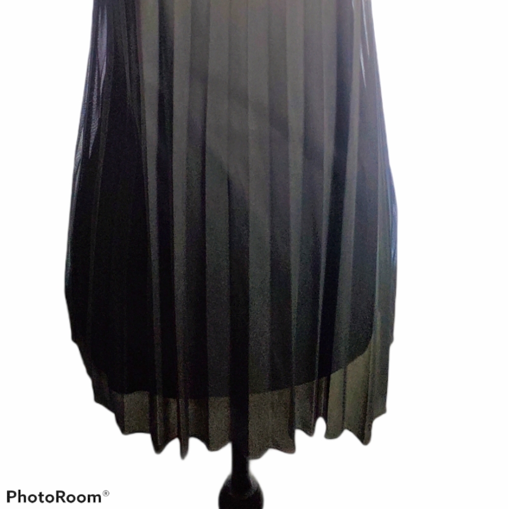 GRAY SLEEVELESS DRESSY TOP - Picture 10 of 12